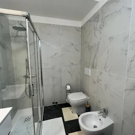 Charlotte Near Piazza Unita Apartman