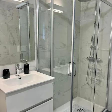 Charlotte Near Piazza Unita Apartman