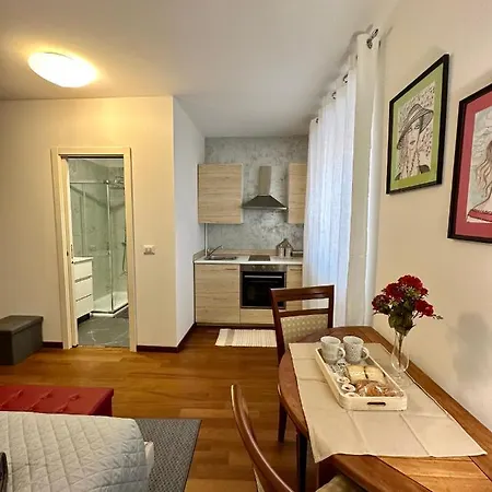 Charlotte Near Piazza Unita Trieszt