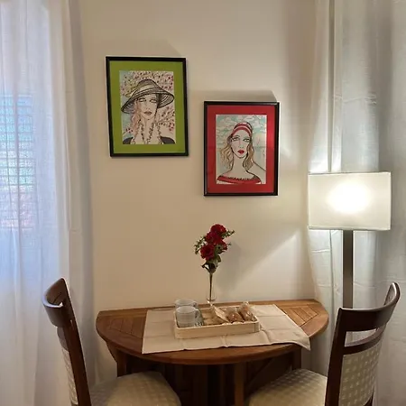 Charlotte Near Piazza Unita Διαμέρισμα Τεργέστη