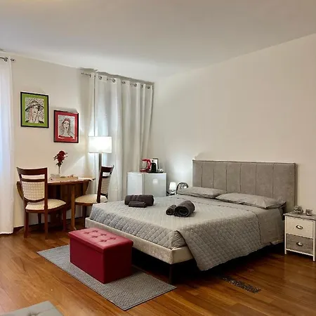 Charlotte Near Piazza Unita Διαμέρισμα *